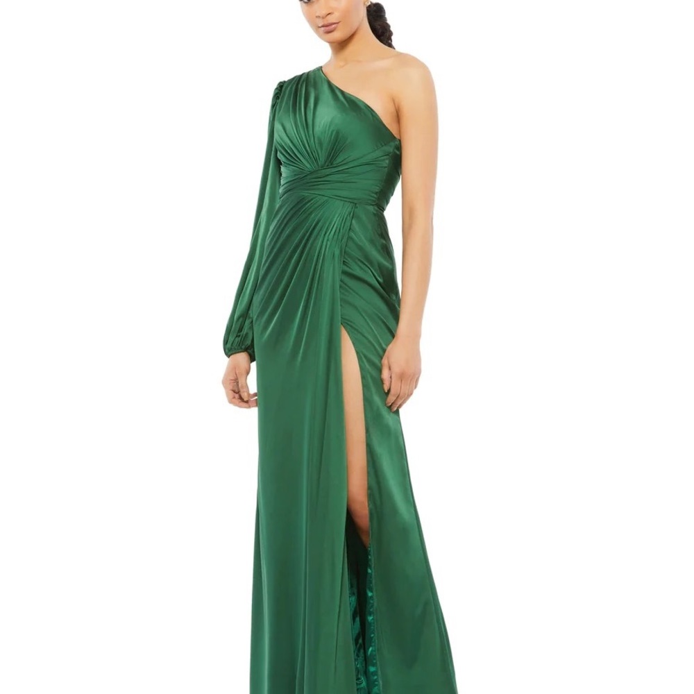 Mac DUGGAL ONE SHOULDER LONG SLEEVE
DRAPED CHARMEUSE GOWN new size 16